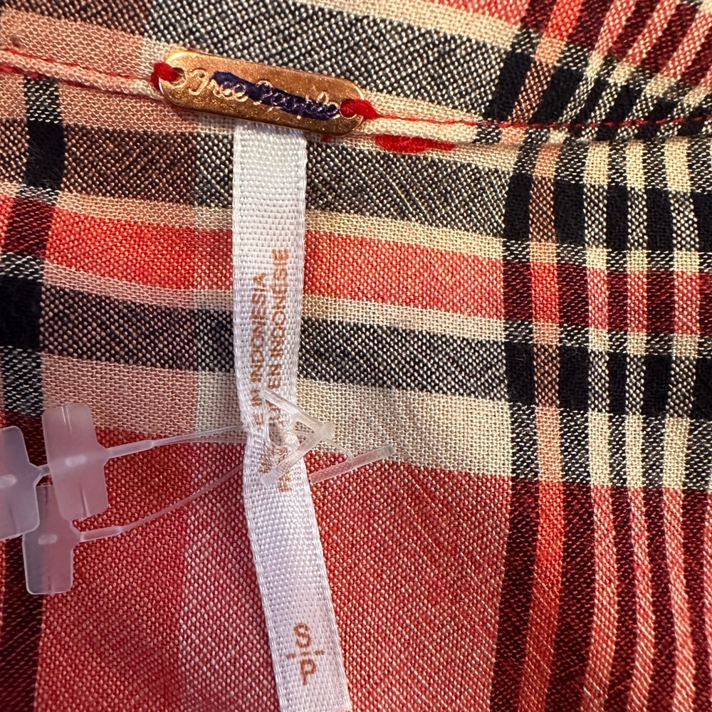 FREE PEOPLE LORALEI SHIRT WOMENS SMALL /PETITE Red Plaid Shirt - Picture 12 of 12